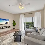 Bright Condo - 2Br With Pool & Hot Tub, Near Disney!